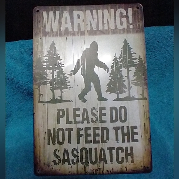 Sasquatch Warning Metal Sign funny wall art decor - Picture 1 of 2
